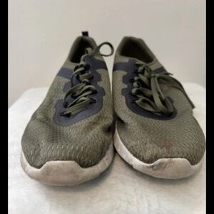 Reebok Green and Black Athletic Shoes Lightweight Performance